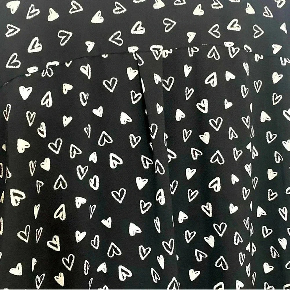 Mandee women black white heart print V neckline 1/2 cuffed  sleeves flowy top 2X - Picture 6 of 12